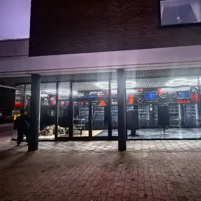 BANDENG vending machines in an unmanned store in Germany